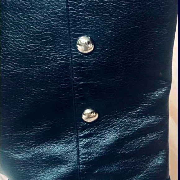 MICHAEL KORS
Black Leather Tall Carney
Studded
Riding Boots
Beautiful Condition - Picture 2 of 7